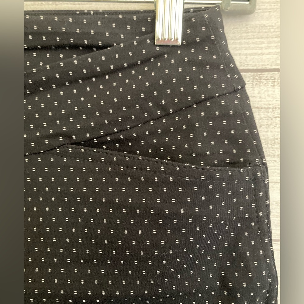 Hilary Radley | NWT Women’s Stretch Bermuda Shorts - Picture 4 of 10